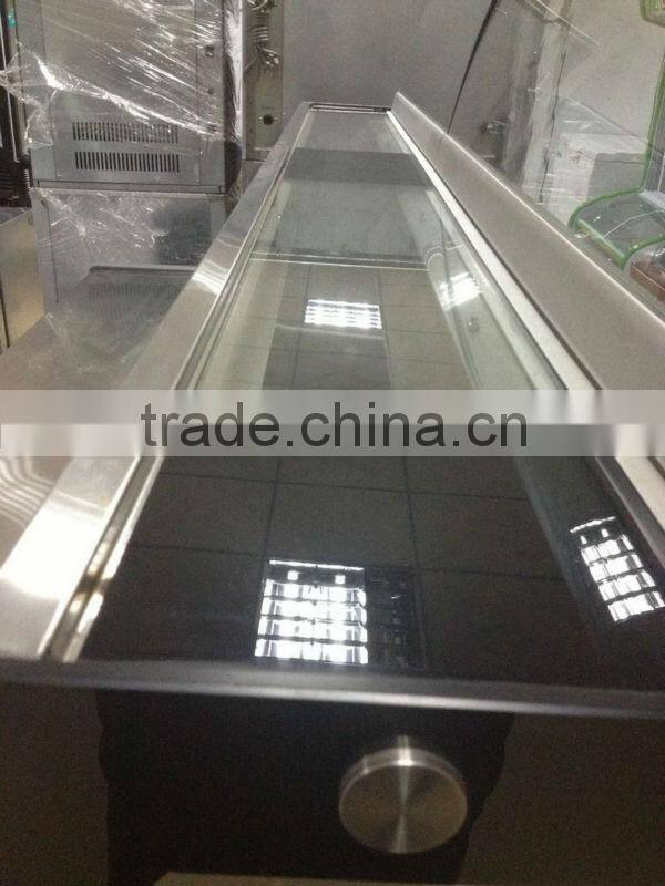 Supermarket fish showcase cooler