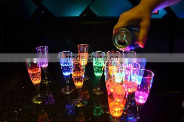 2016 New Fashion Liquid Attractive Magic LED Champagne Glass Inductive Color Cup Goblet Popular for Party Bar Wedding or KTV