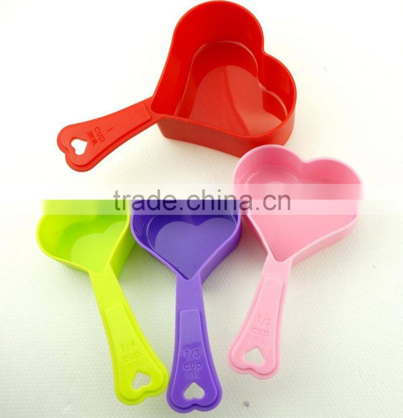 47009 4PCS HEART SHAPE MEASURING CUP