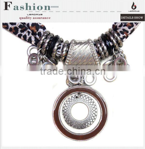 wholesale china import high quality round pendant jewelry scarf