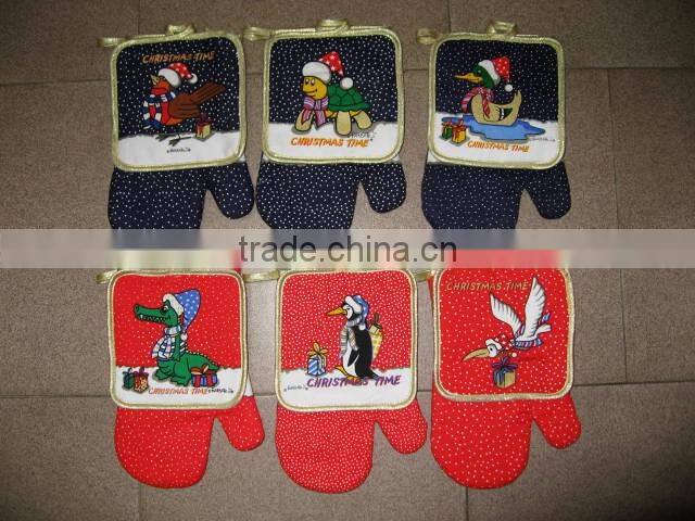 Christmas design printed cotton twill oven mitts gloves microwave oven mittens with golden trimming