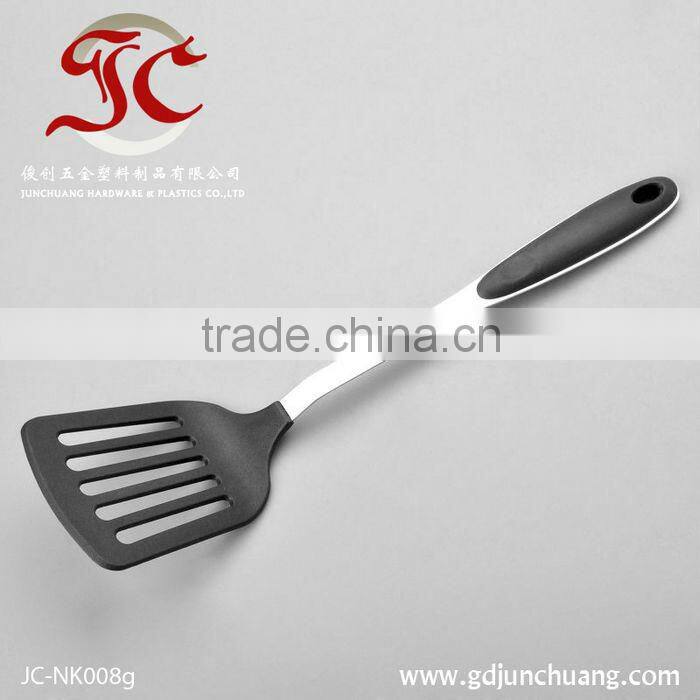2016 Eco-friendly nylon slotted turner with TPR handle