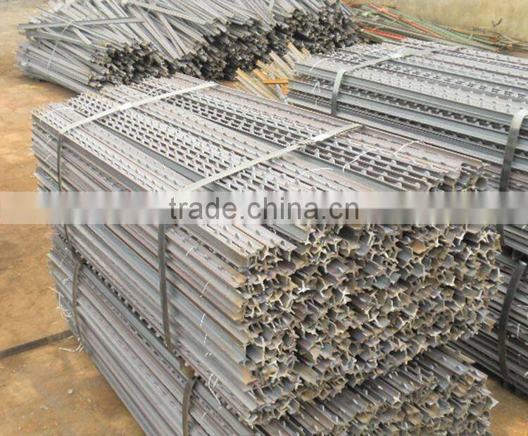 Bitumen Painted Green Color Studded T Post