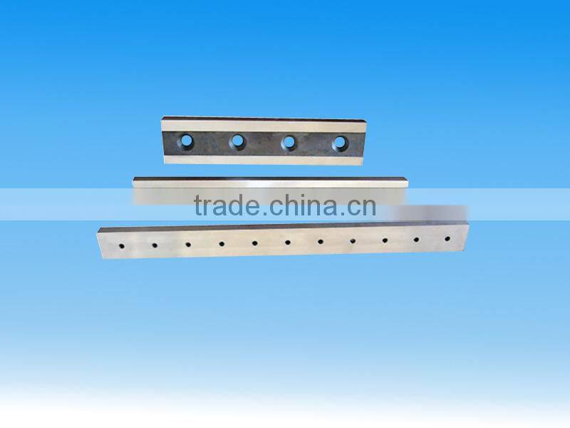 Metal shearing blade in cut to length line
