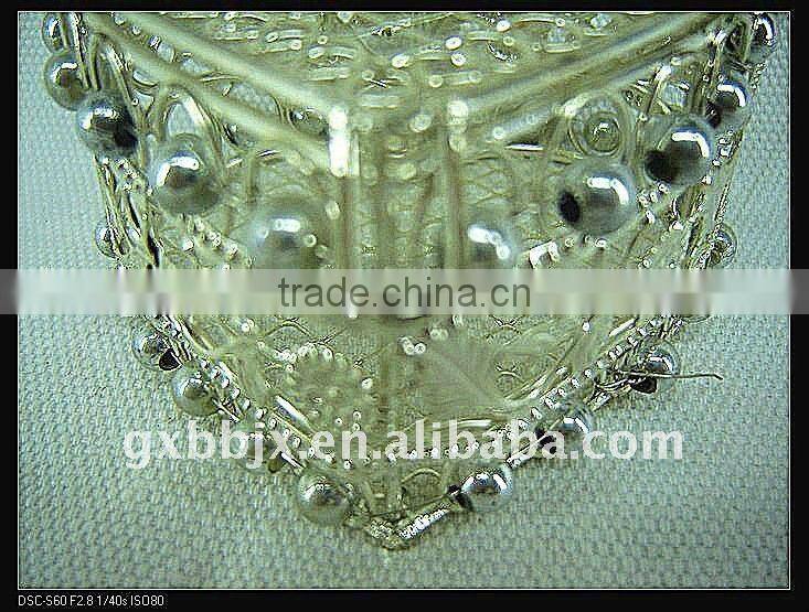 Heart shaped silver wire decorative with pearl love gift box