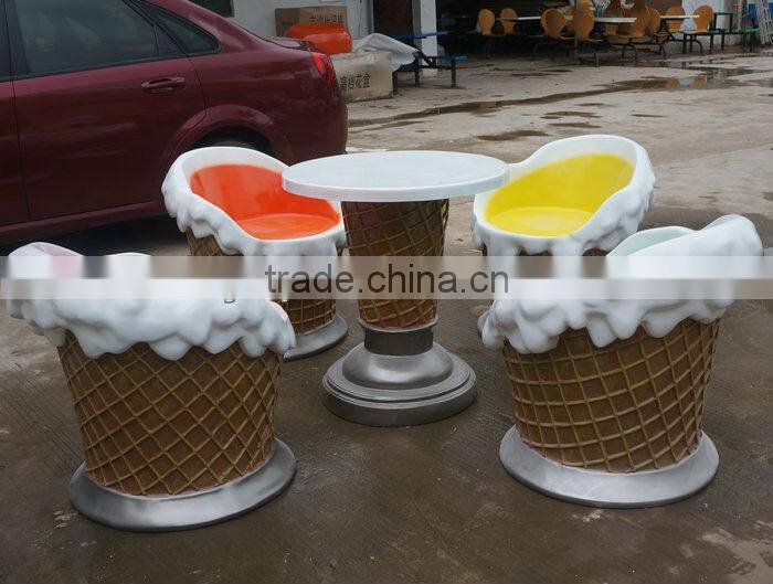 Ice cream table and chair