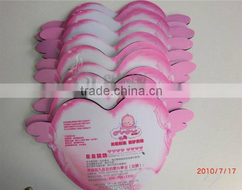 Rubber gaming mousepad with overlocked edge