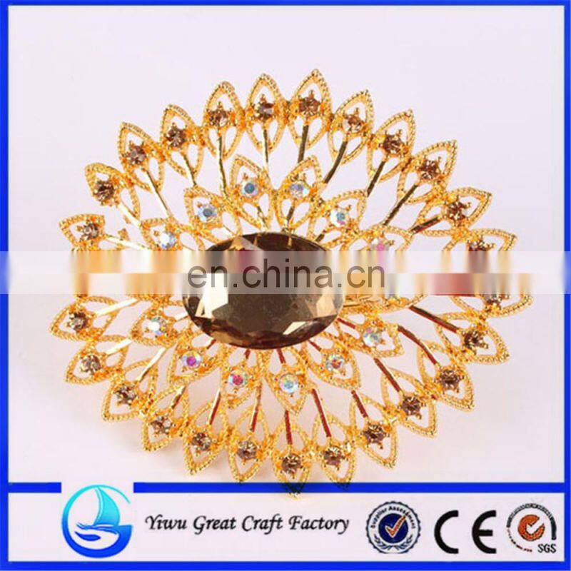 Zinc alloy and diamond brooch angels