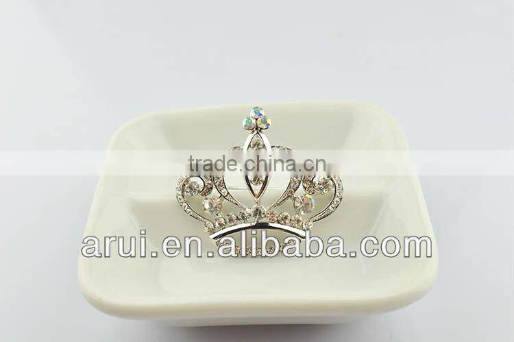 Crown christmas gift bow with brooch