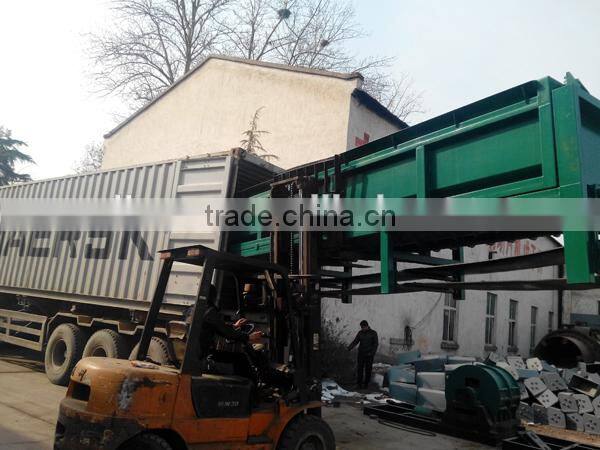 High capacity and peeling efficiency double roller wood log debarker with automatic discharge