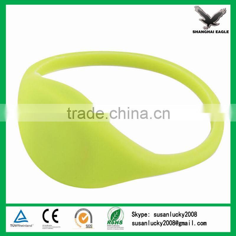 ABS Housings with Fabric Adjustable Strap Length RFID Waterproof Wristband with 13.56MHz Frequency