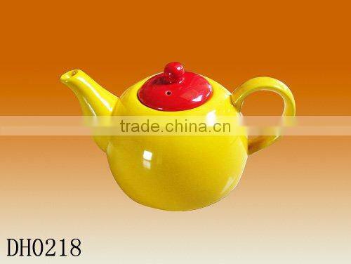 Factory direct wholesale 900ml Pigmented ceramic tea pot, yellow body with red lid