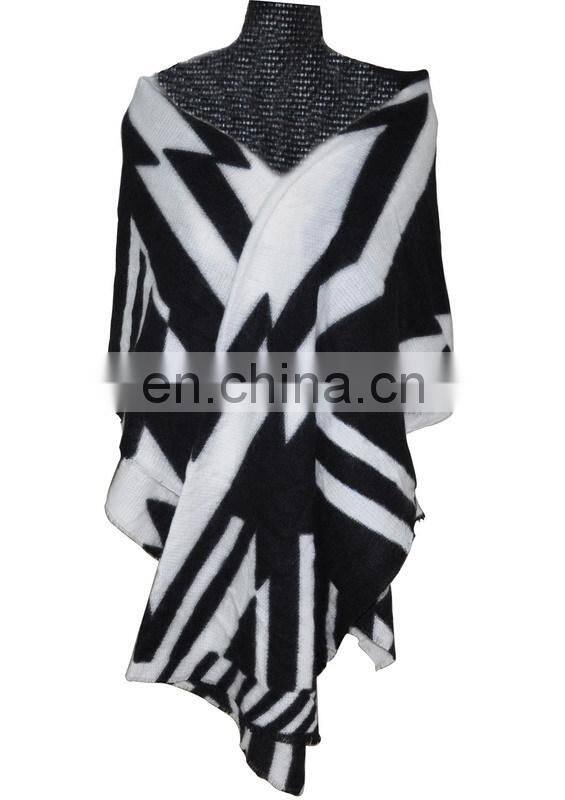 Wholesale Fall scarf Winter Warm Scarf Cheap Black And White Shawl in stock