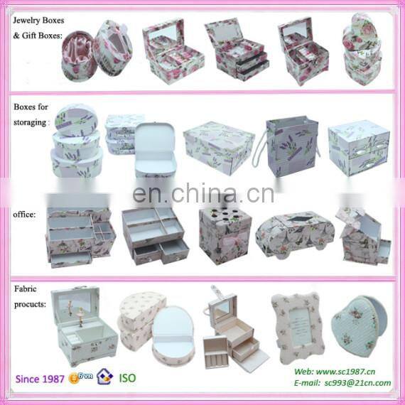 packing eminent printed suitcase