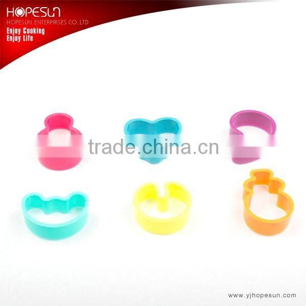 Newfangled colorful 6 pcs plastic cookie cutter set