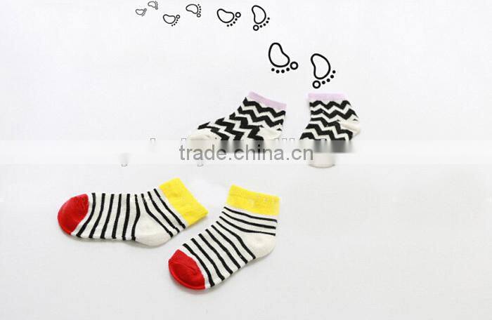 2015 fashion design socks cost-effective baby non slip socks