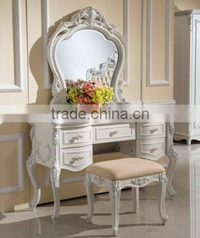 Elegant Wooden Bedroom Furniture, Exquisite Wood Carved Bedroom Set, Button Tufted Upholstery Solid Wood Bed