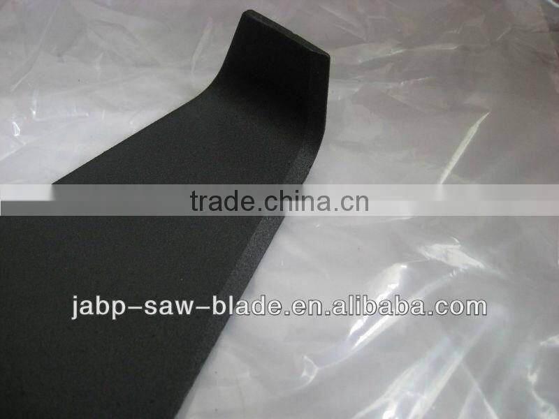 Bend grass cutting blade