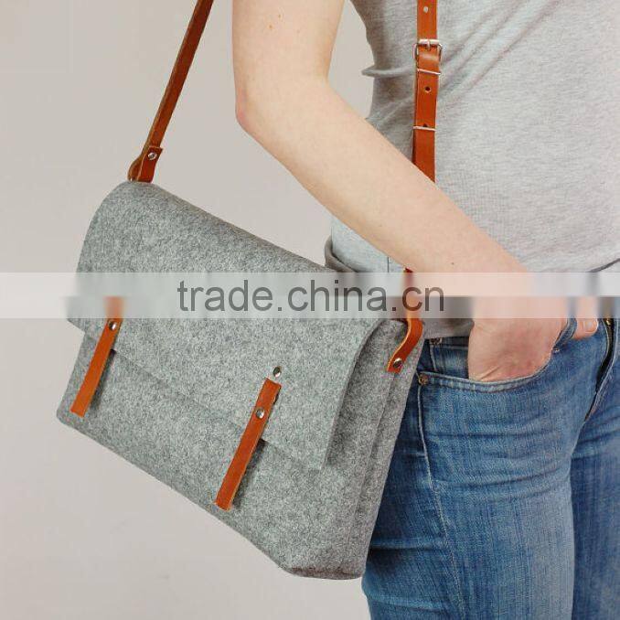 Medium size felt messenger bag with leather shoulder belt(TM-FT-019)