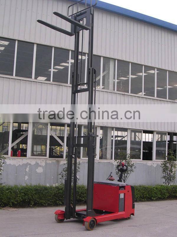 Electric reach truck