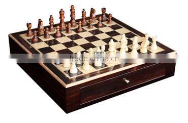 Attractive Deluxe High Gloss Ebony And Maple Veneer Chess Checkers Table