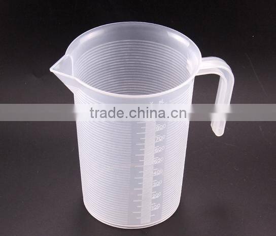 2016 environmental plastic measuring cup with high quality