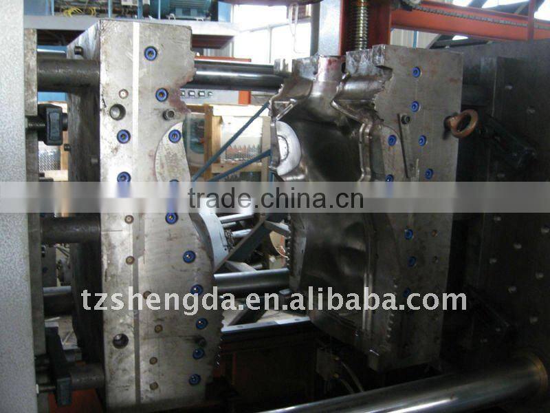 machine for blow moulded plastic mannequine