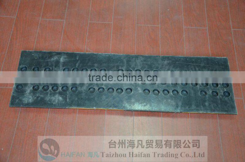 traffic road reflective rubber speed hump for Crossroads/heavy strength rubber speed hump used in Intersection