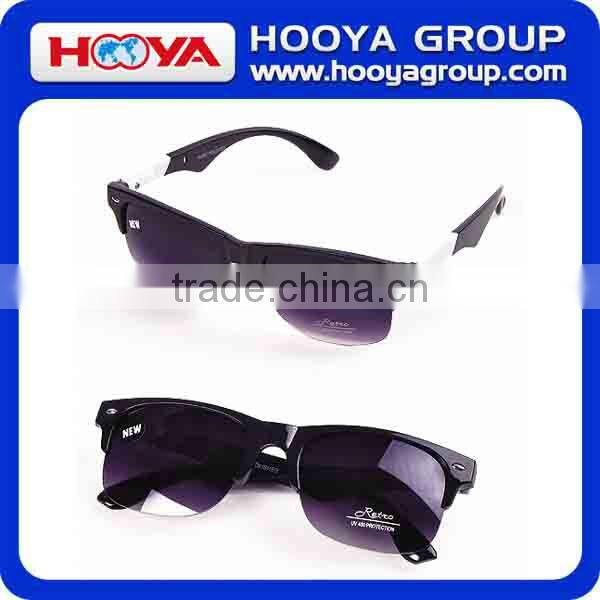 Round Flat Sunglasses with Black and Transparent Lenses