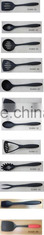 Compertitive 12pc nylon utensil kitchen tools with TPR handle kitchenware set