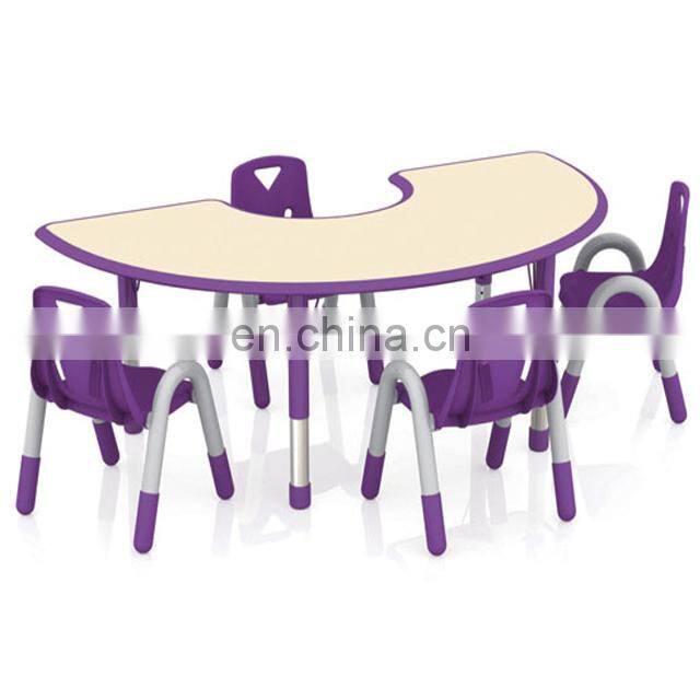 Kindergarten Furniture Crescent-shaped Children's Plastic Table and Chair