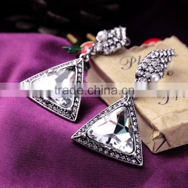 Simple Fashion Hot Sale Exquisite Elegant triangle earring, alloy earring with rhinestone
