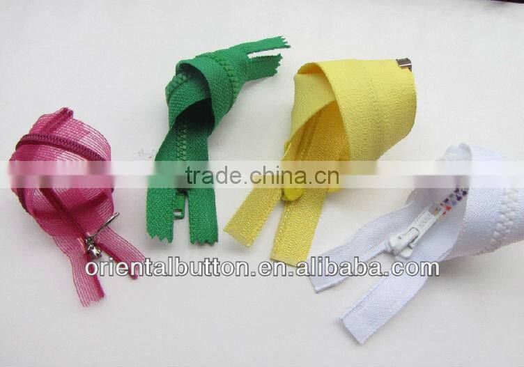 New arrival fasion style dyeable plastic zipper for bags