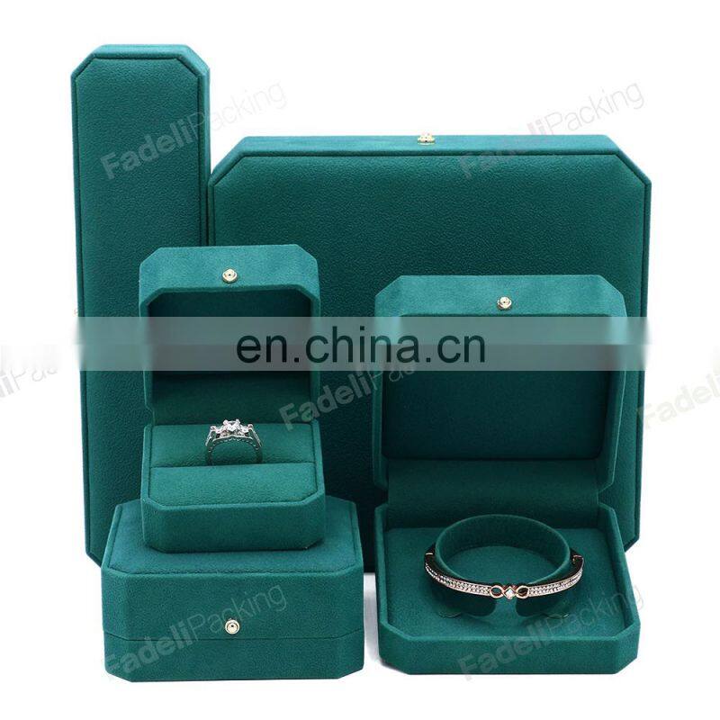 Fadeli luxury velvet engagement ring necklace earrings bracelet pendant gift packaging box custom dark green velvet jewelry box