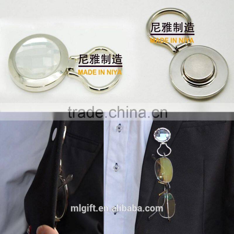 hot sell eyeglass holder designer brooches and pins with crystal