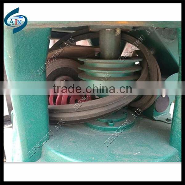 Electric small broad bean hulling machine