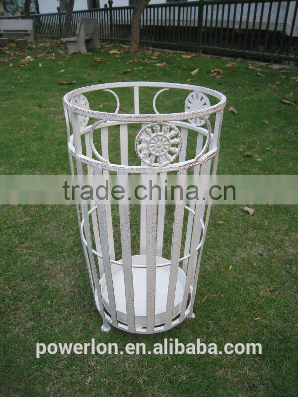 Retro Style Metal Umbrella Stand vintage/antique White color in fantastic shape