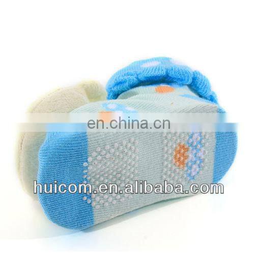 carton knitting socks