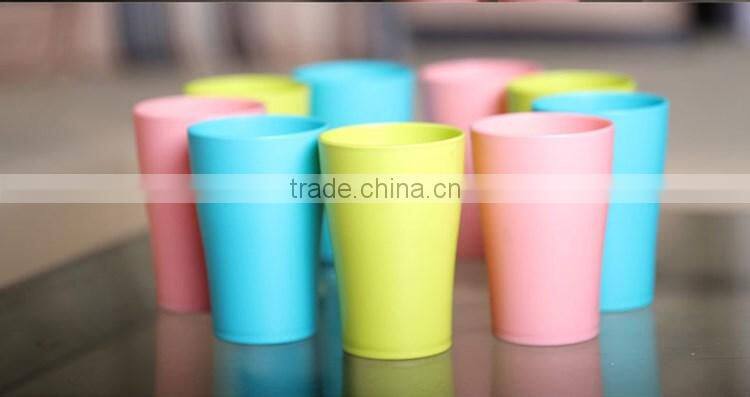 Wholease plastic pitcher with lid for juice milk water fruit tea