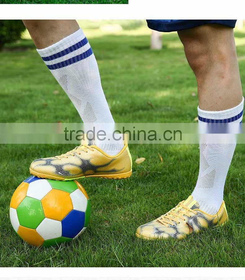 2016 latest high quality breathable PU + Rubber materials indoor men soccer shoes