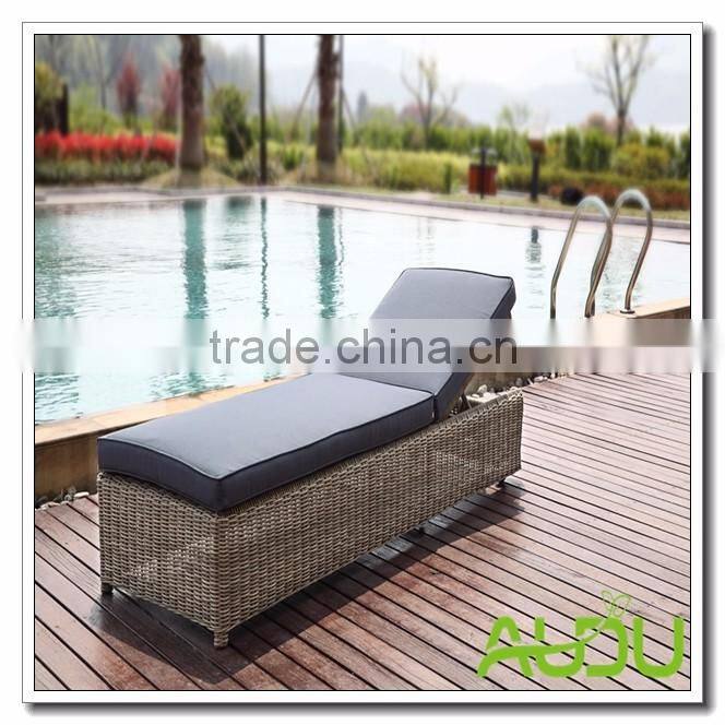 Philadelphia Patio Outdoor Wicker Lounger