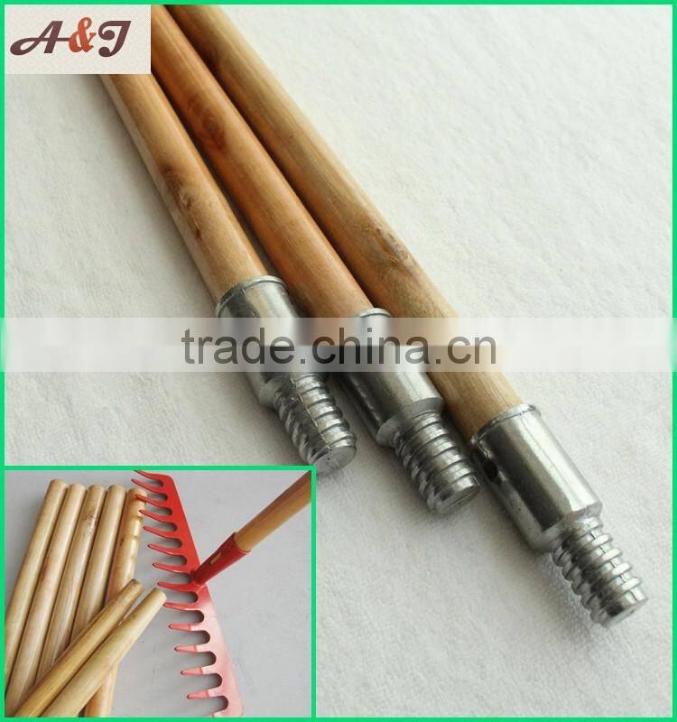 Lacquering wooden handle with metal thread for rakes or other gardening tools