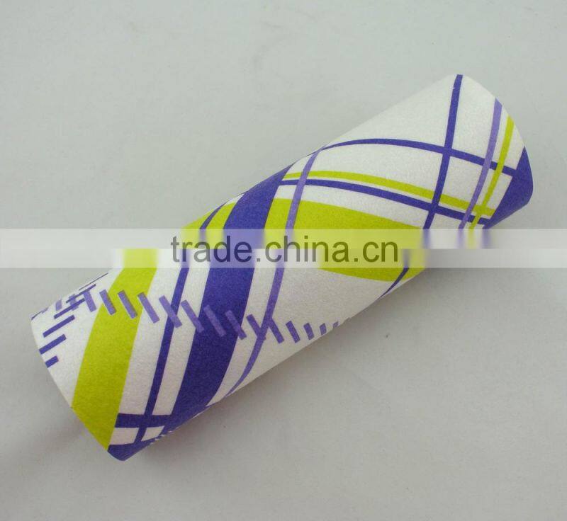 Printed nonwoven floor wiping cloth rolls