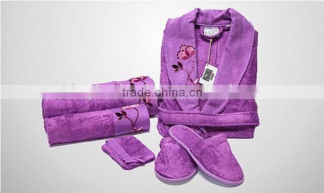 Top quality latest fashion dresses bathrobe and towels set for spa