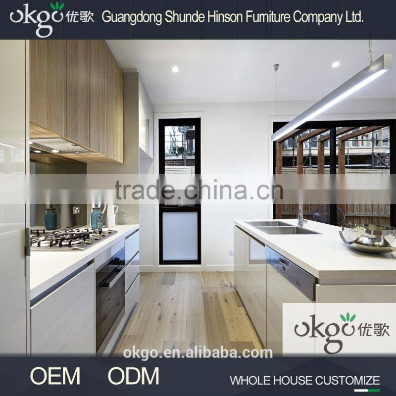 High gloss in stock kitchen cabinets