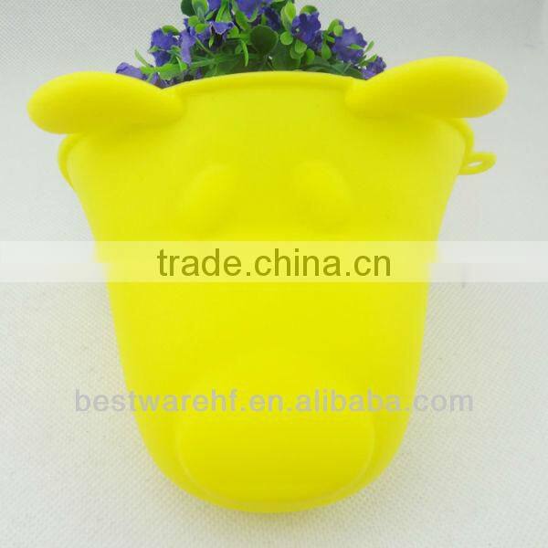 Pretty heat resistant horse shape protective silicone oven mitts
