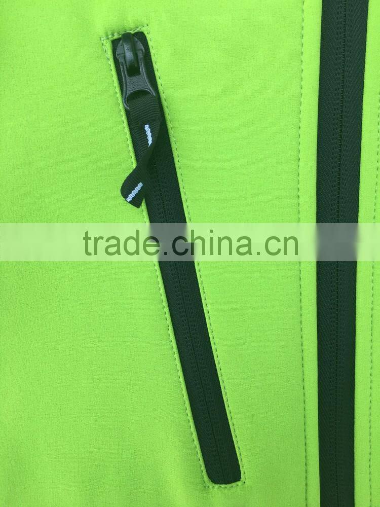 Wholesale outdoor apparel men sports softshell jacket