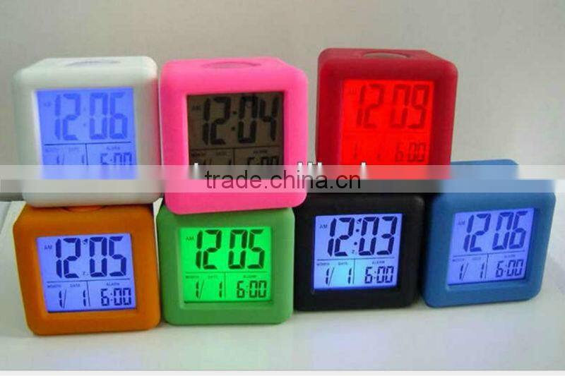 Wholesale Fashion fun shape fancy kid date and time antique desk clock