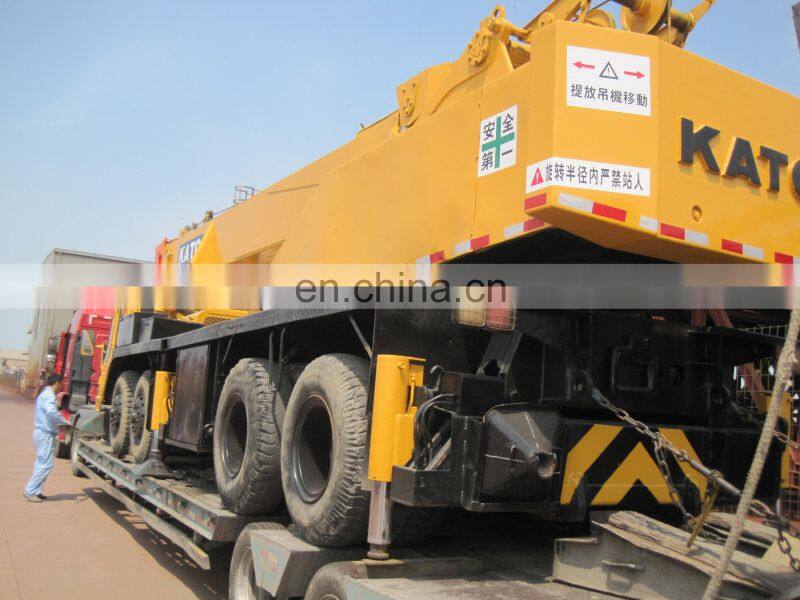 Loading service of Japan 50ton truck crane, Cheap used Kato nk500e cranes loading in Shanghai port