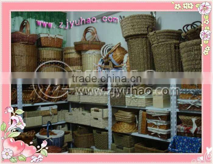 Natural Handmade Willow Picnic Basket With Fabric Liner